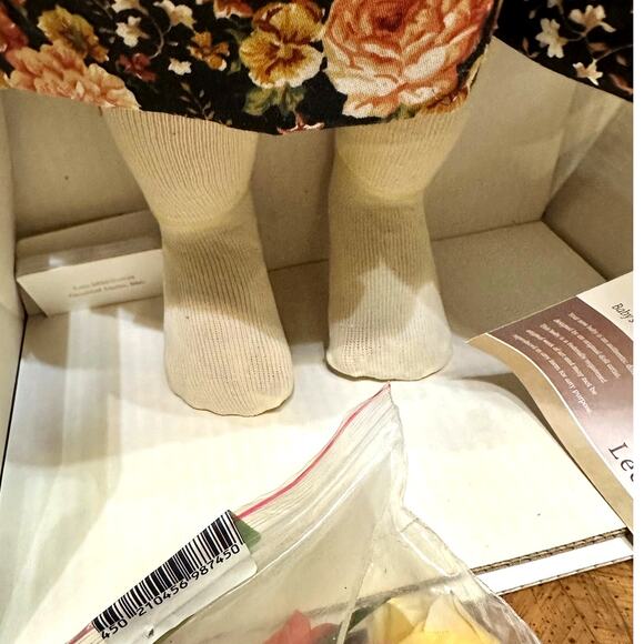 Lee Middleton Original Dolls Artist Studio #905/1000-2004 "Little Miss"-NEW! - Picture 9 of 16